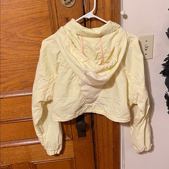 Zara Pastel Yellow and Pink Cropped Windbreaker Jacket - Picture 4 of 8